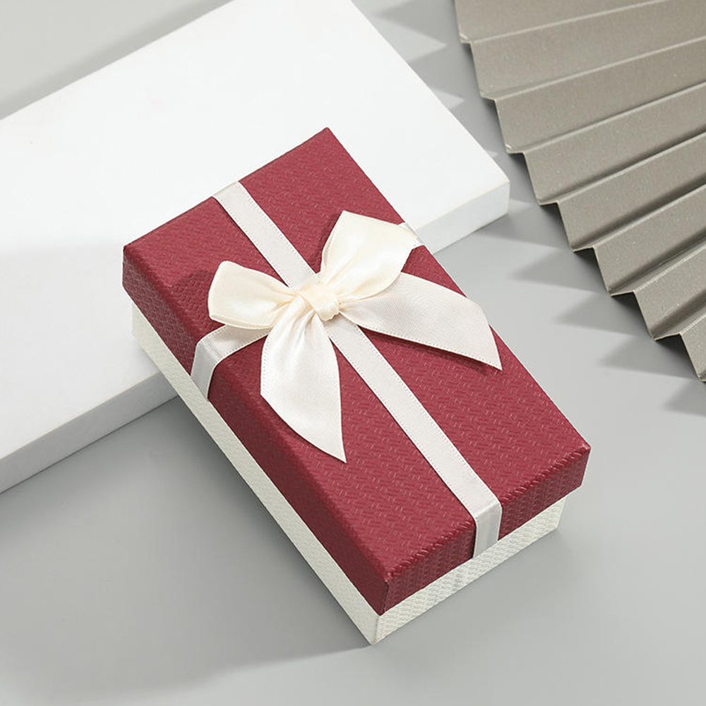 目立つ:目を引くまつげ美容液ボックス3 まつげ美容液ボックス